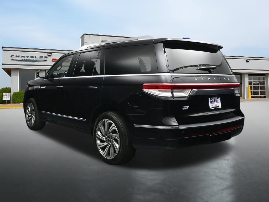 Used 2023 Lincoln Navigator Reserve AWD/4WD image 3