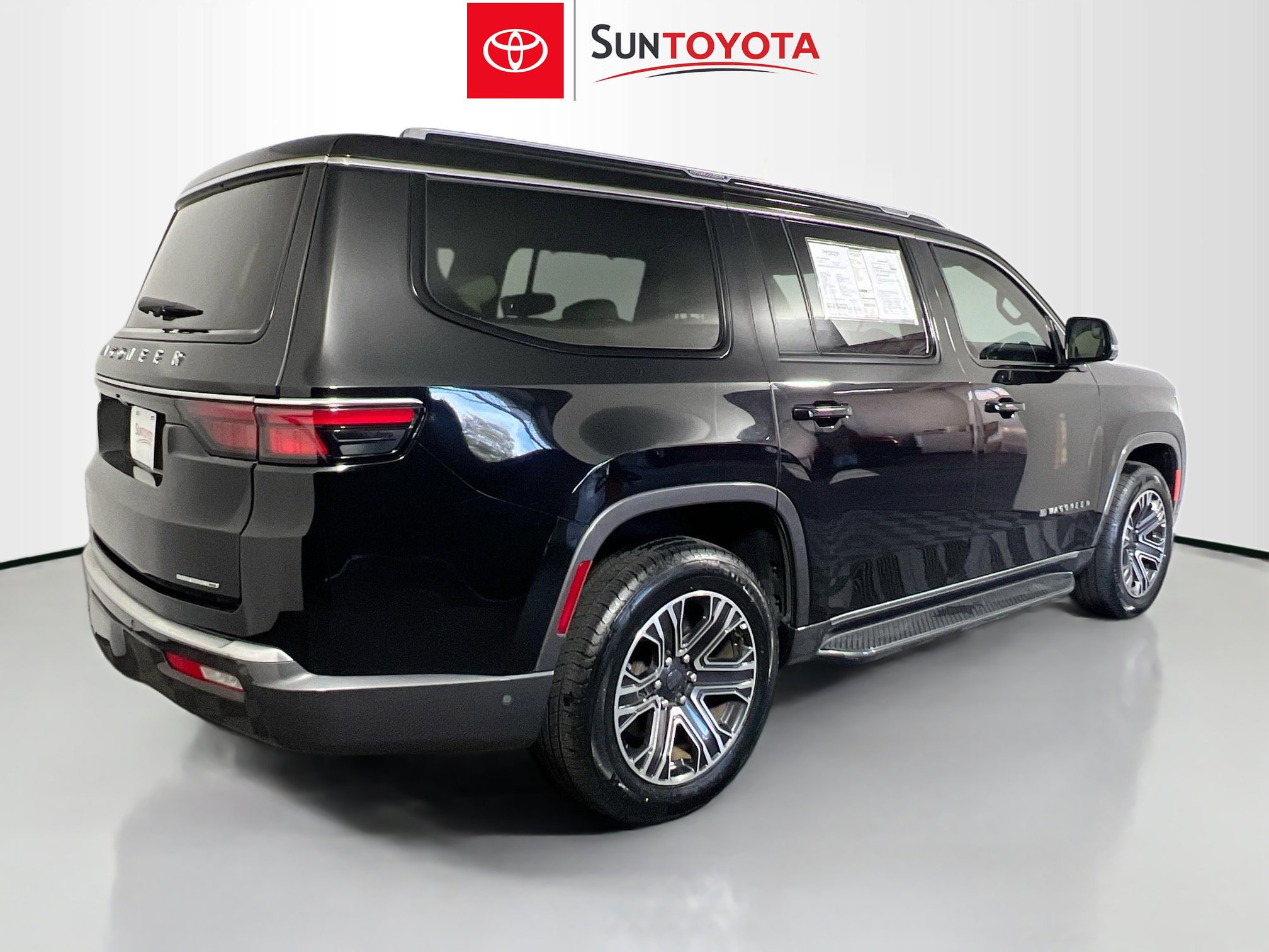 Used 2022 Jeep Wagoneer Series III w/ Convenience Group I image 2