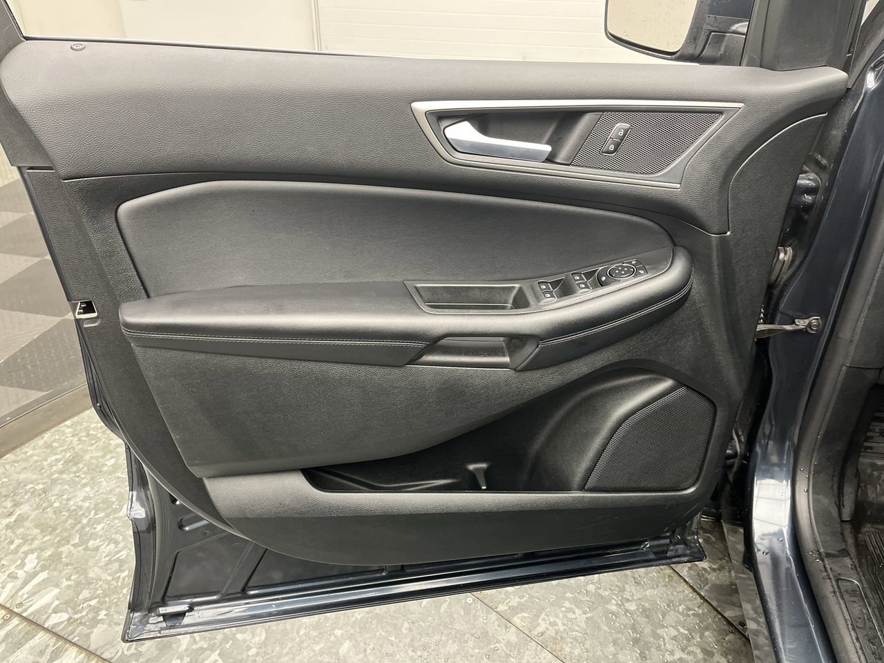 Certified 2024 Ford Edge SEL w/ Convenience Package AWD/4WD image 7