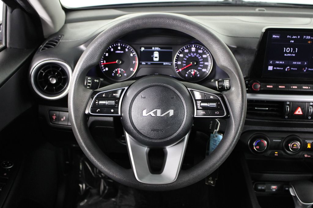 Used 2023 Kia Forte LXS w/ LXS Technology Package image 19