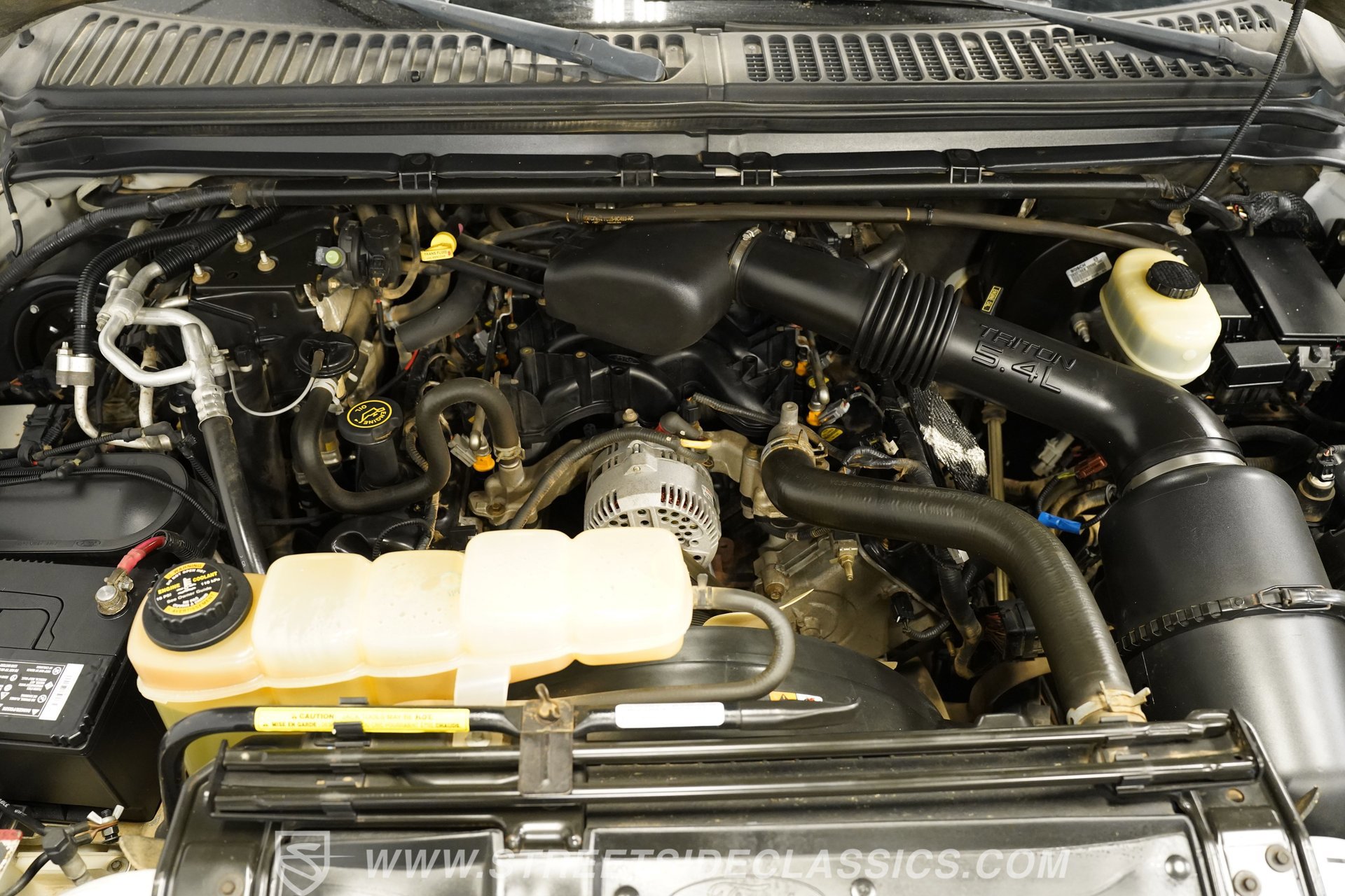 Used 2000 Ford Excursion XLT image 4