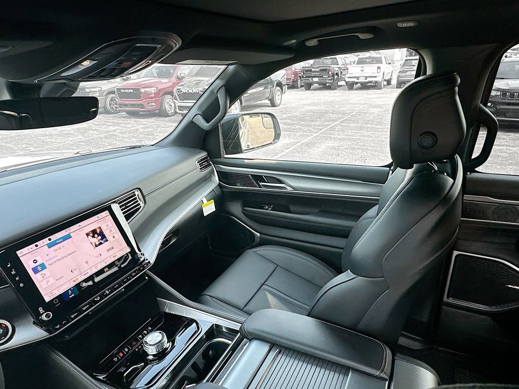 New 2026 Jeep Grand Wagoneer L 4WD w/ Premium Group I image 29