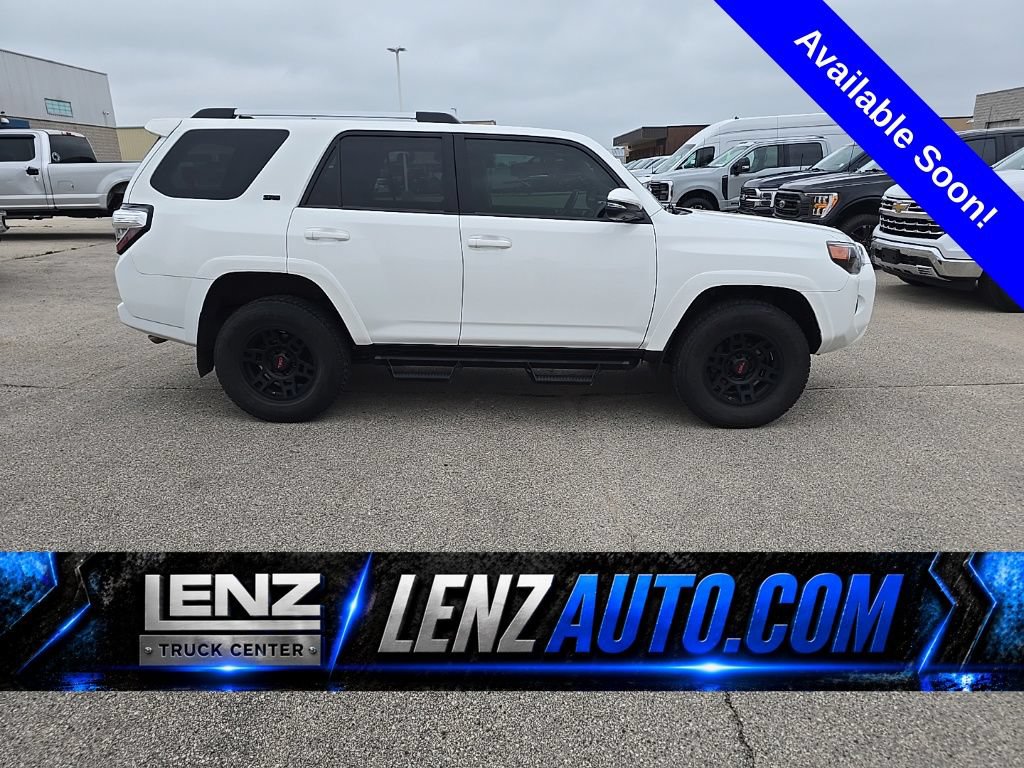 Used 2022 Toyota 4Runner SR5 Premium w/ Moonroof Package AWD/4WD image 1