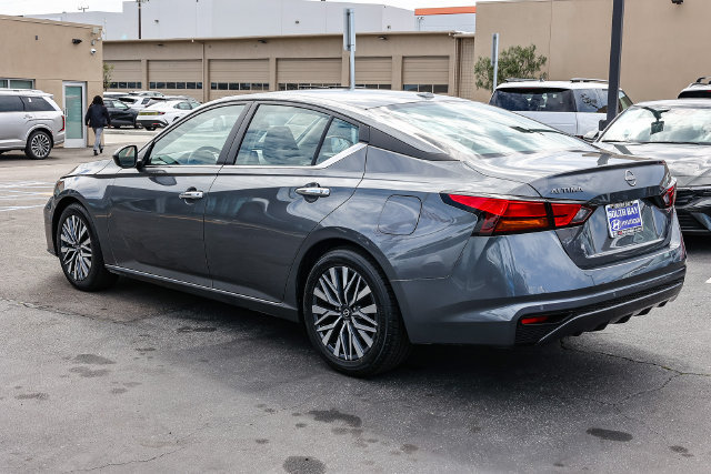 Used 2025 Nissan Altima 2.5 SV FWD image 4