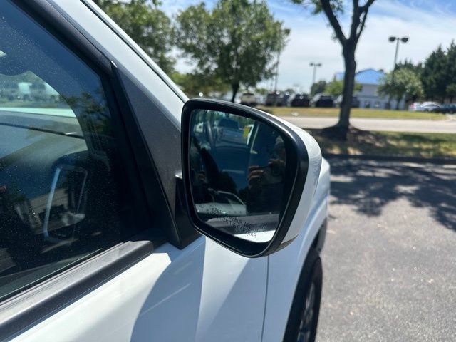 Used 2024 Nissan Frontier SL w/ Technology Package AWD/4WD image 10