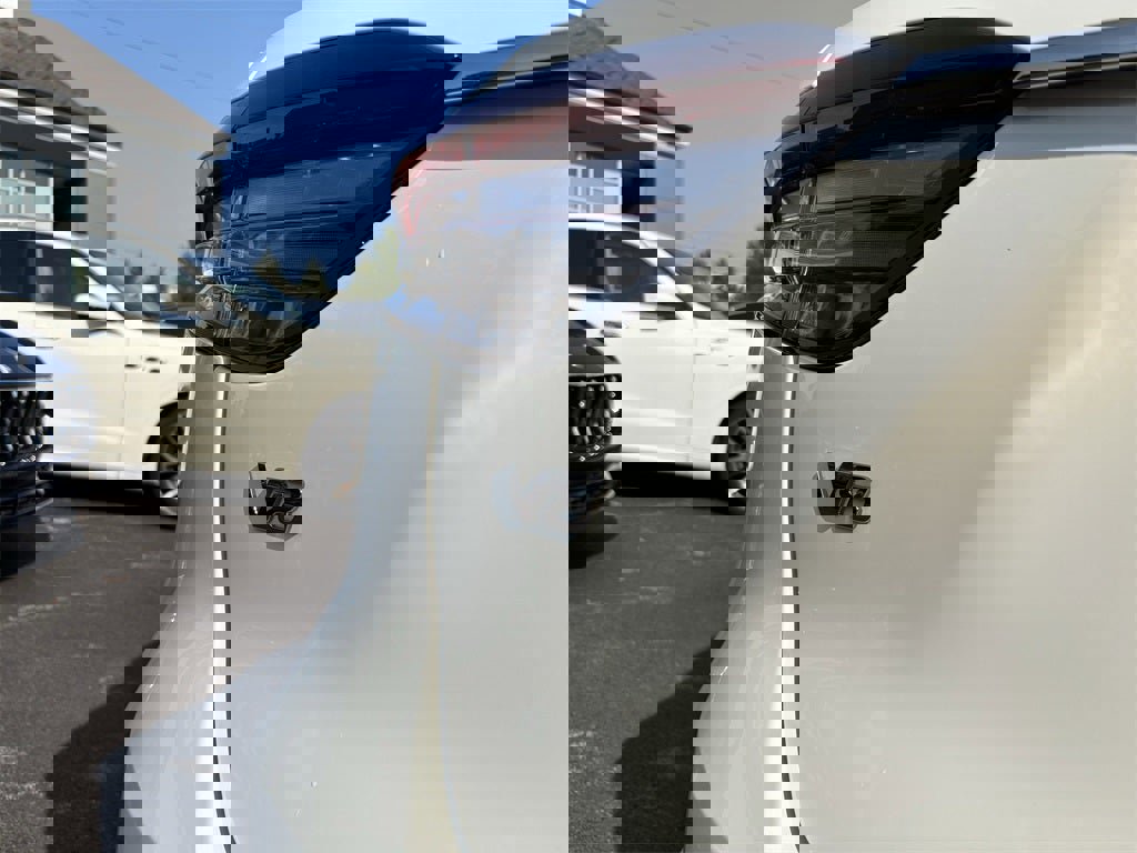 Used 2023 Maserati Levante Trofeo image 49