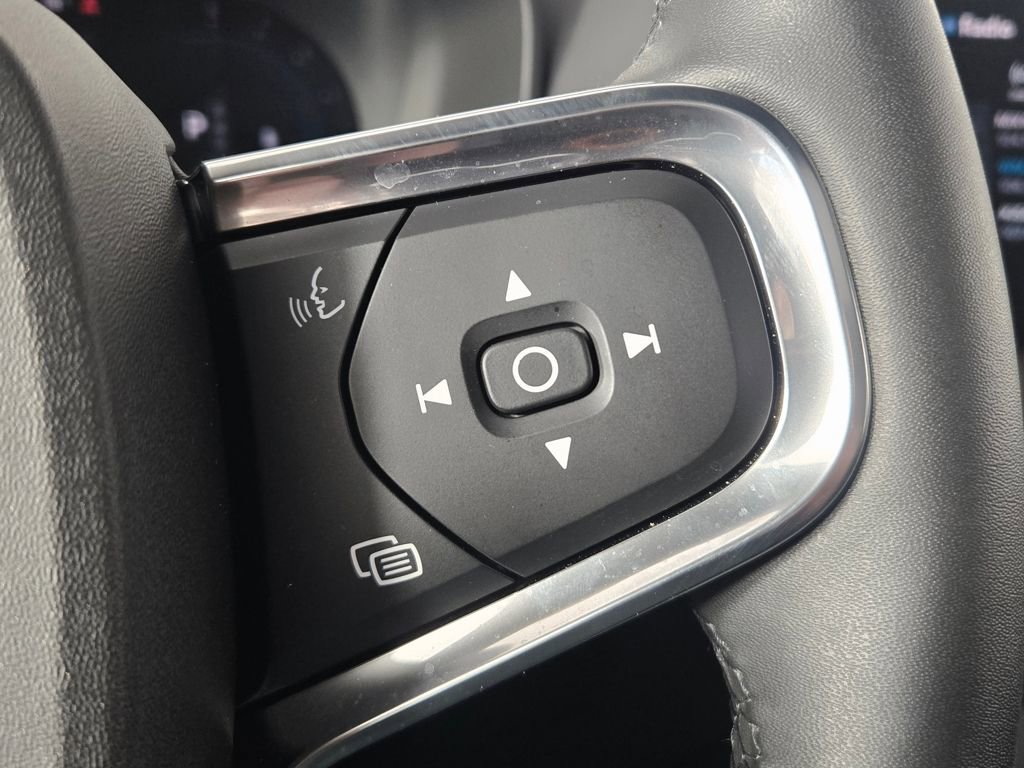 Certified 2023 Volvo XC40 B5 Ultimate w/ Climate Package image 27