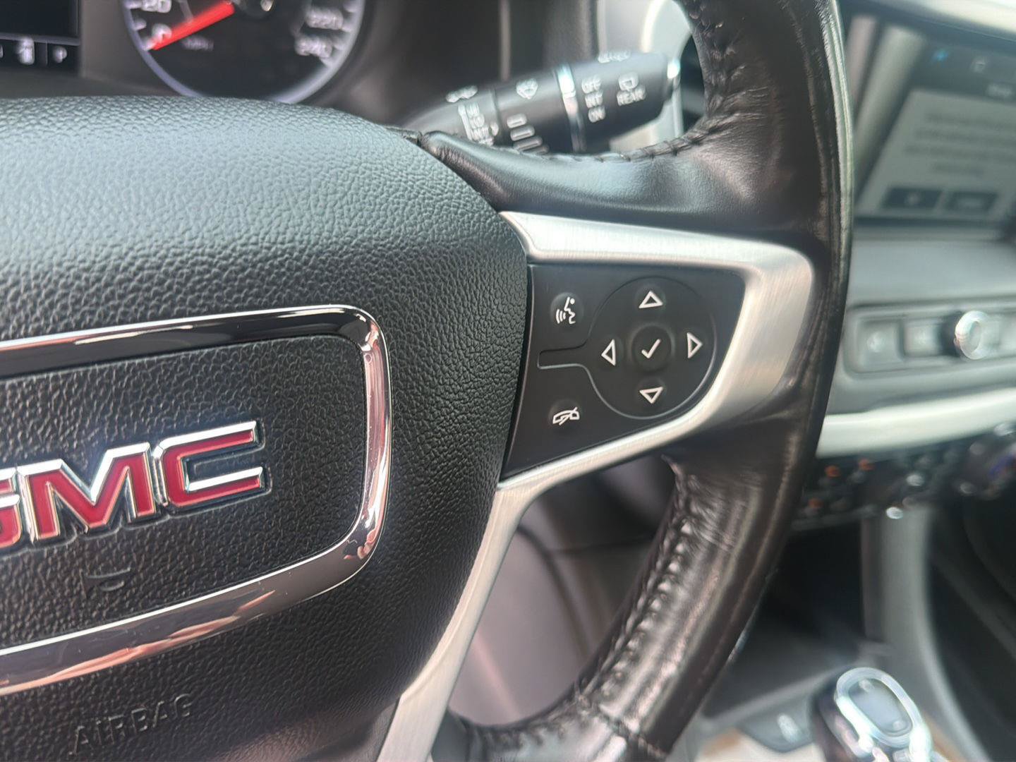 Used 2019 GMC Acadia SLE AWD/4WD image 19