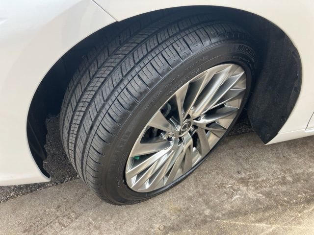 Used 2022 Lexus ES 350 Ultra Luxury w/ Accessory Package 2 image 30
