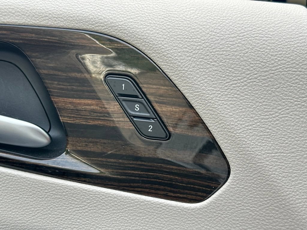 Used 2023 Chrysler Pacifica Limited FWD image 41