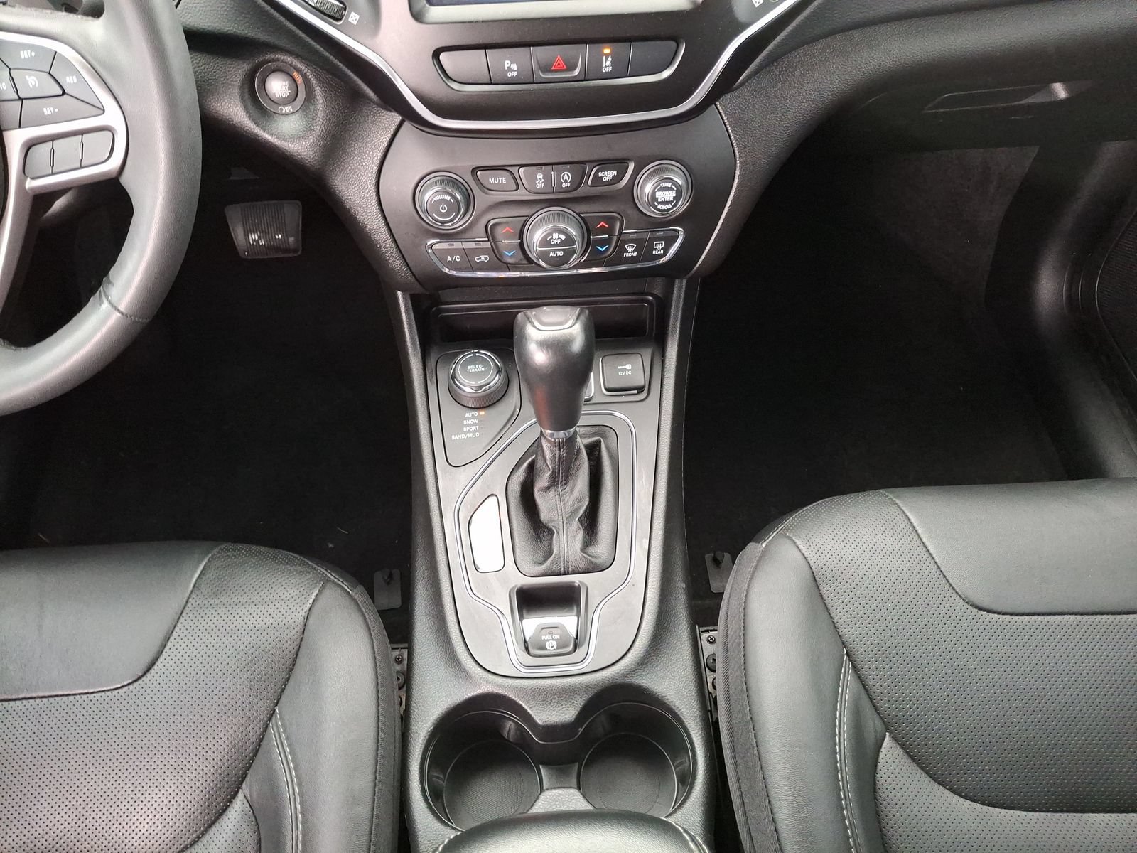 Certified 2021 Jeep Cherokee Latitude Lux w/ Comfort/Convenience Group AWD/4WD image 26