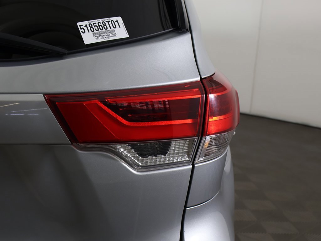 Used 2017 Toyota Highlander XLE image 18