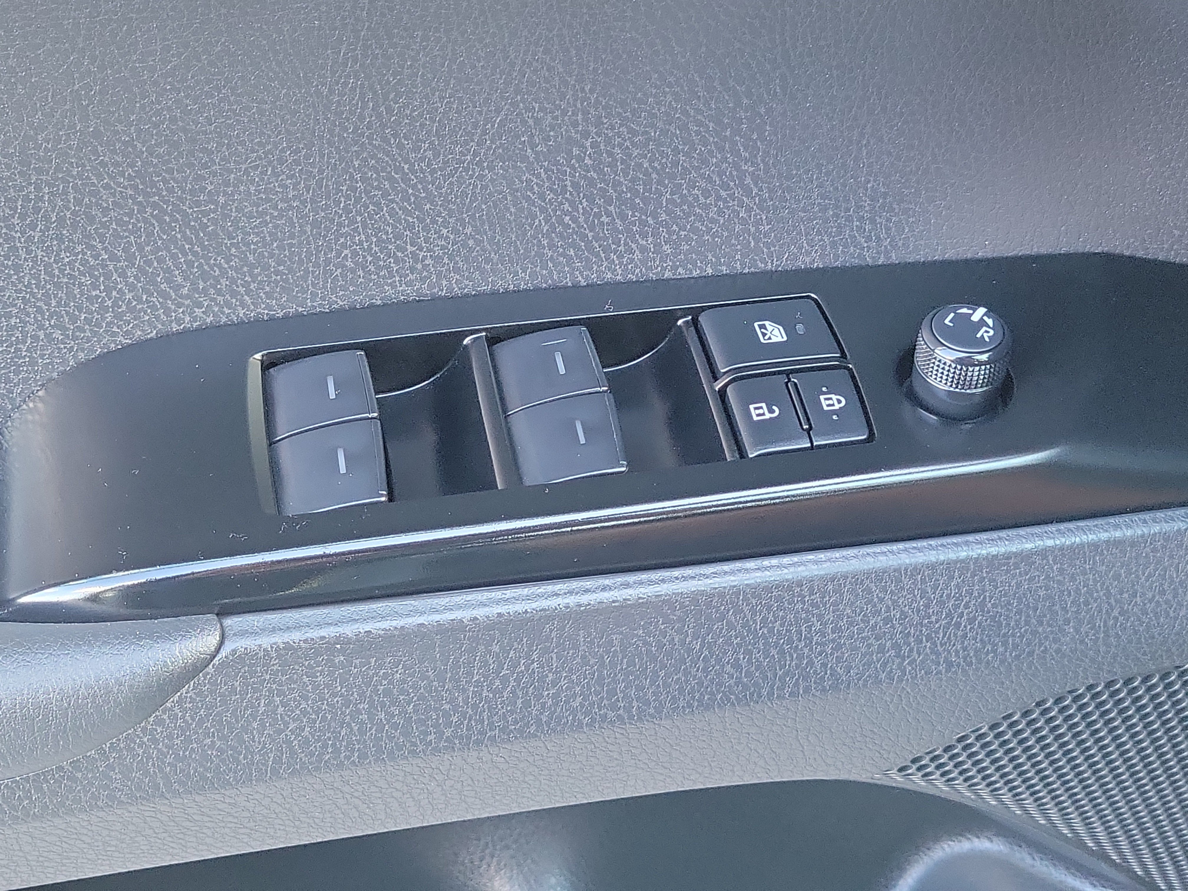Used 2026 Toyota Camry SE FWD image 34