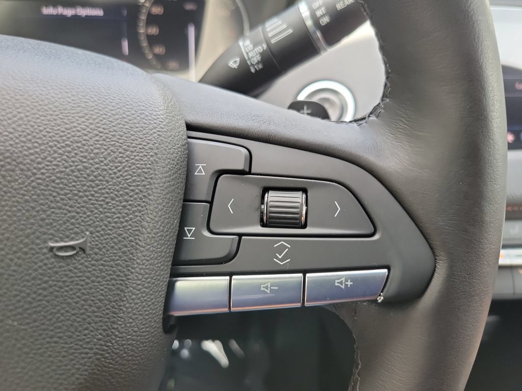 Used 2021 Cadillac XT4 Premium Luxury FWD image 21