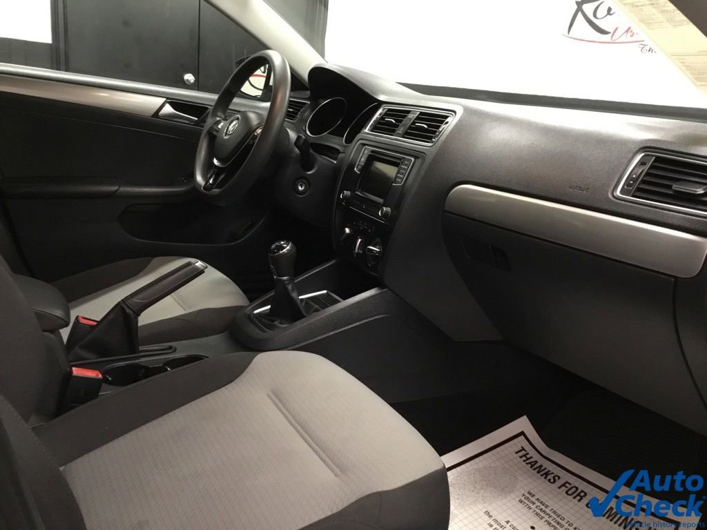 Used 2017 Volkswagen Jetta S w/ Jetta S Cold Weather Package image 37