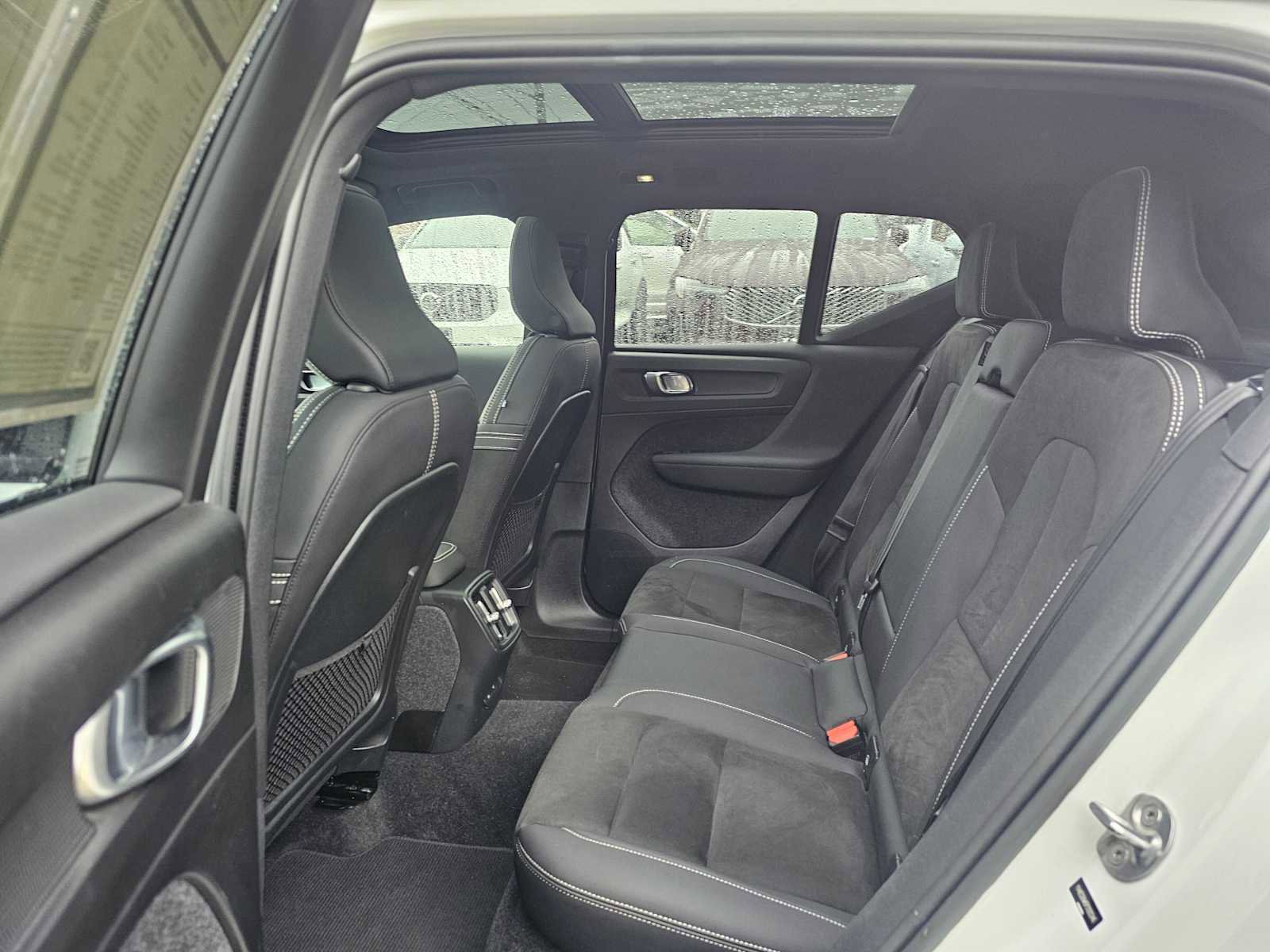 Certified 2023 Volvo XC40 Recharge Plus image 19