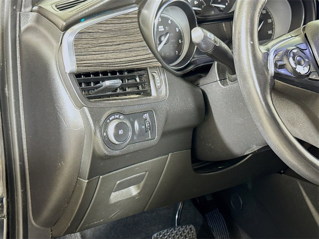 Used 2017 Buick Envision Essence image 8