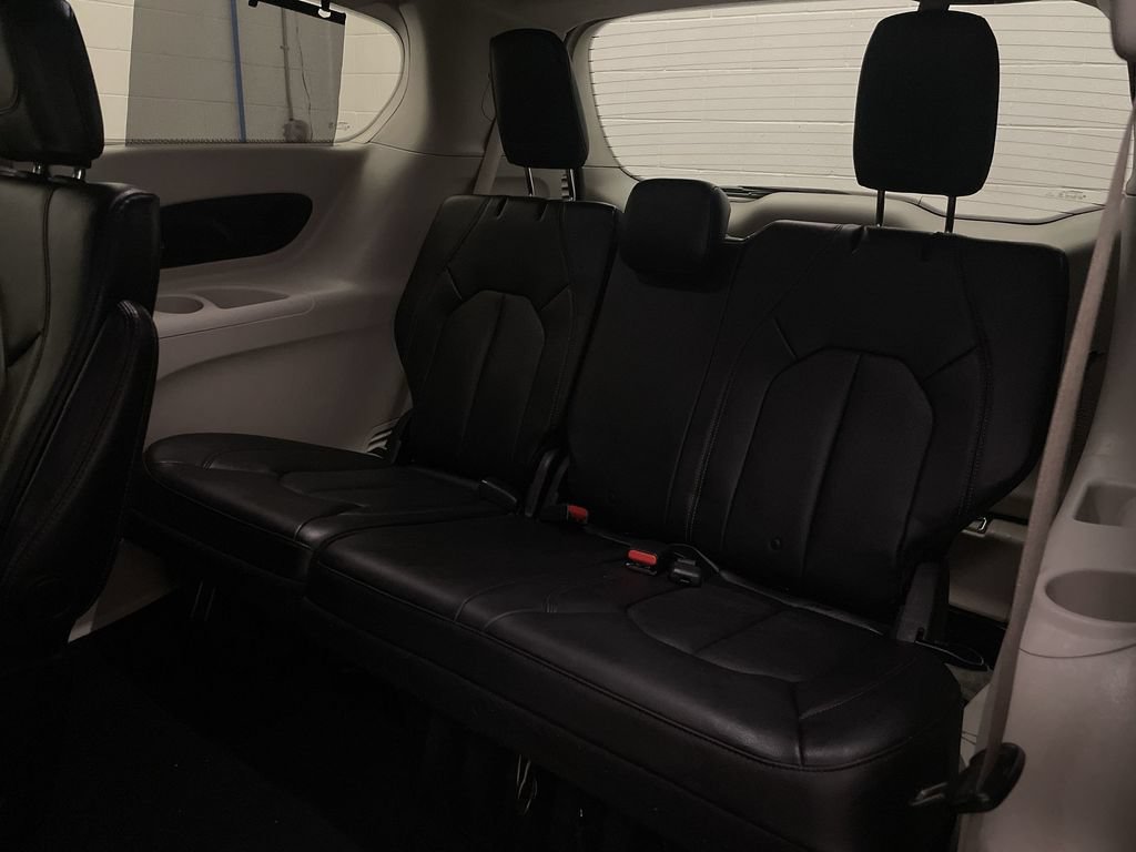 Used 2019 Chrysler Pacifica Touring-L Plus FWD image 31