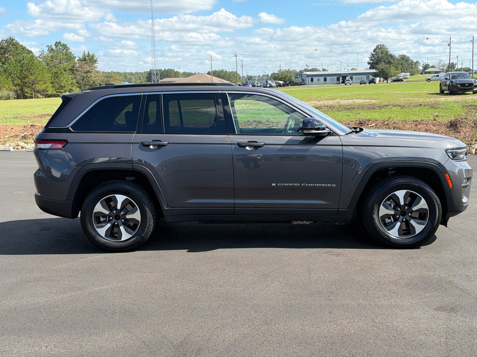 Used 2024 Jeep Grand Cherokee Limited 4xe AWD/4WD image 4