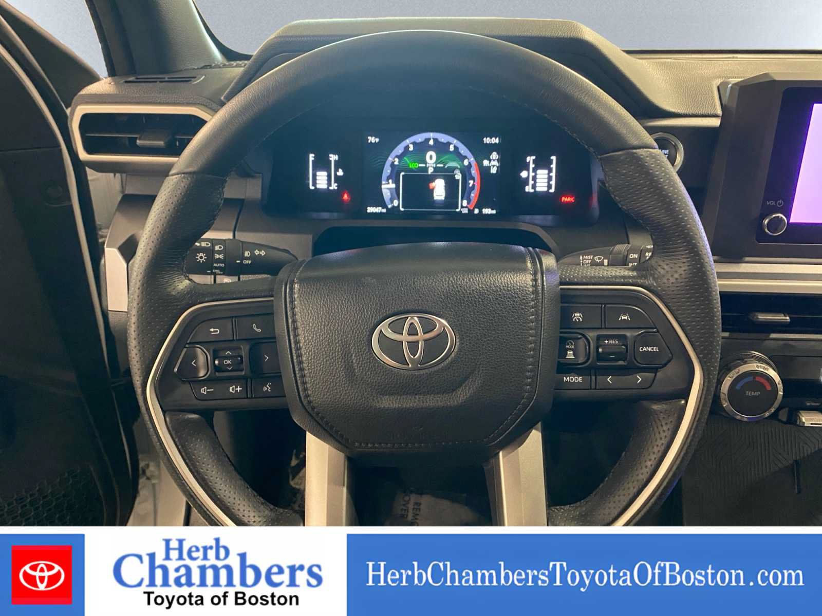Used 2025 Toyota 4Runner SR5 AWD/4WD image 17