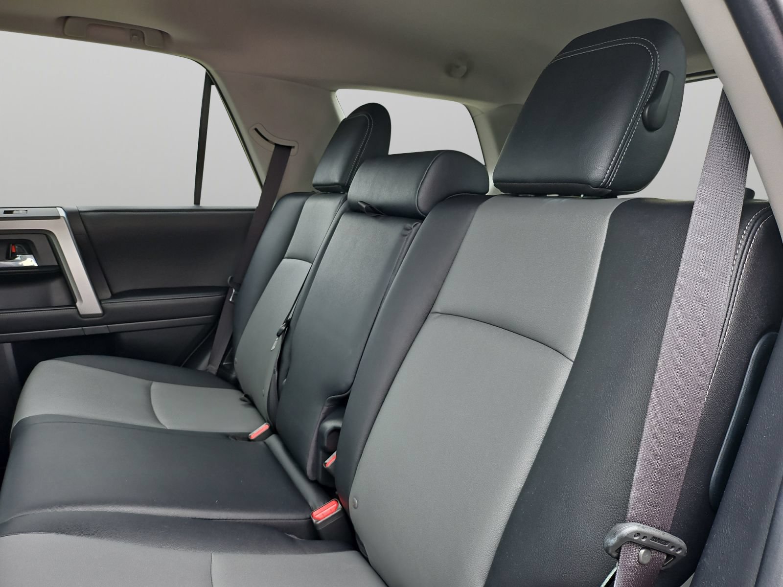Used 2023 Toyota 4Runner SR5 Premium w/ Moonroof Package RWD image 36