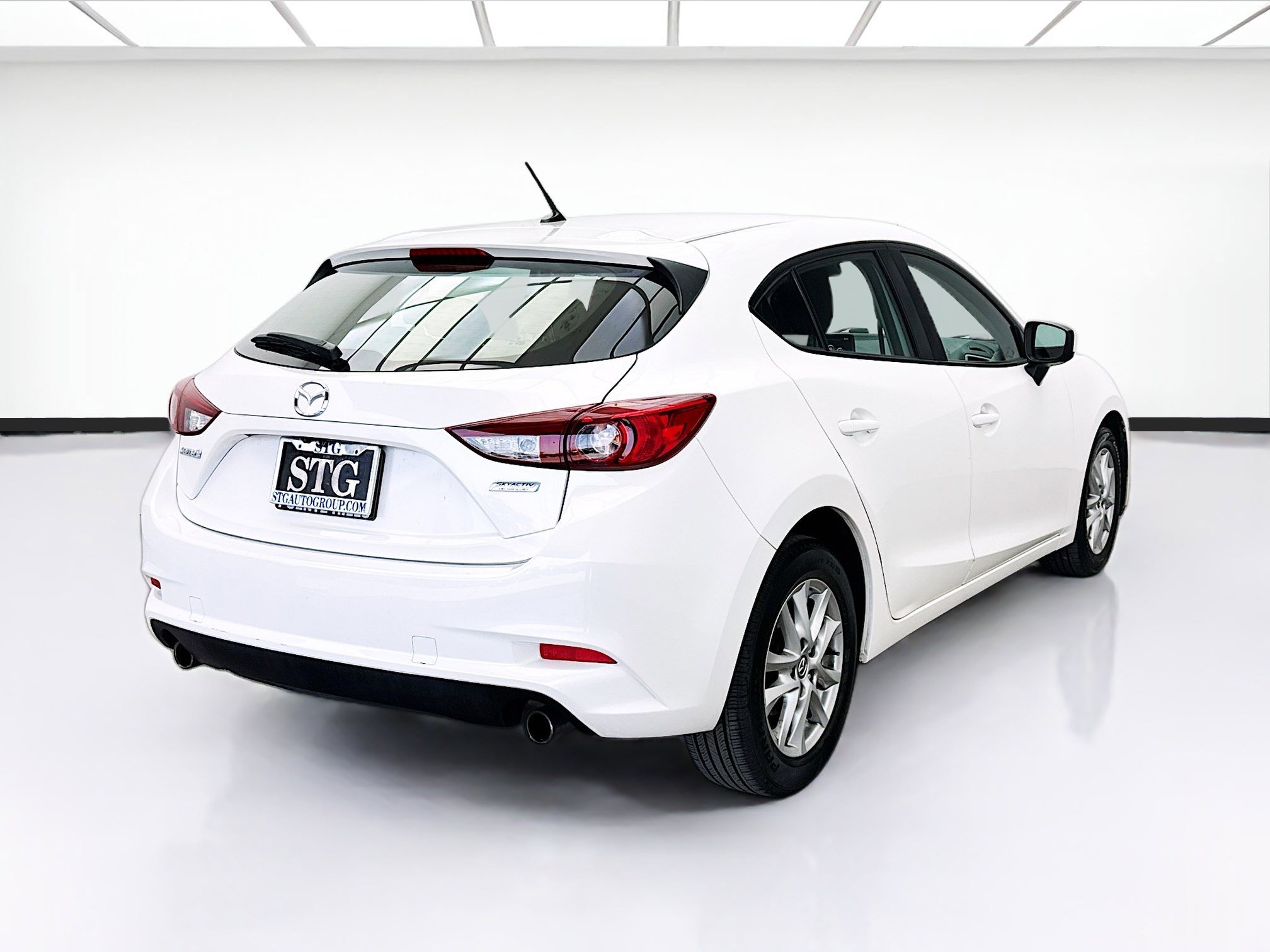 Used 2018 MAZDA MAZDA3 Sport FWD image 4