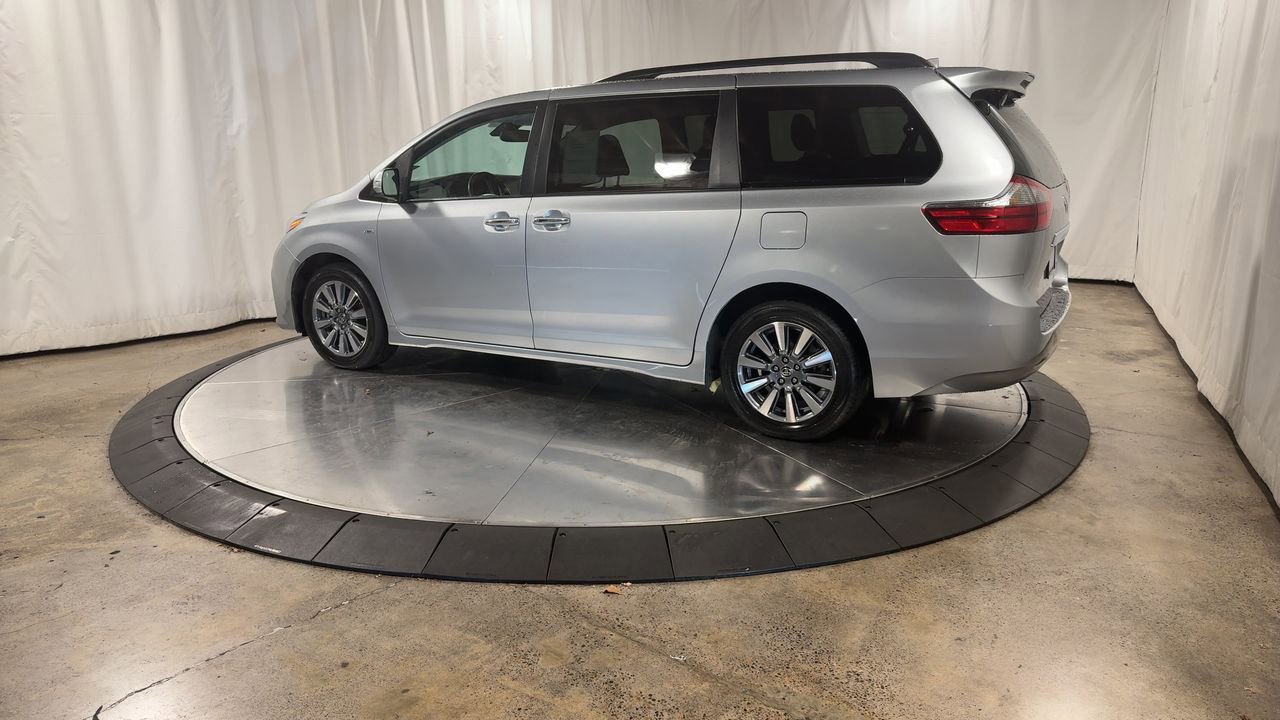 Used 2020 Toyota Sienna Limited image 6