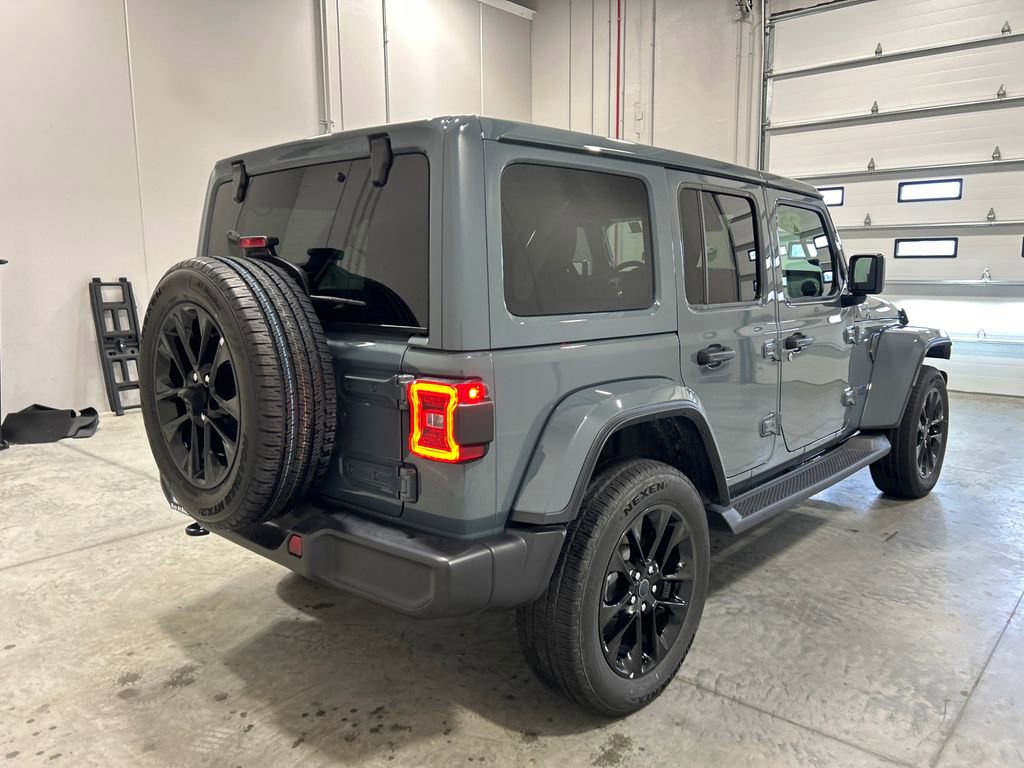 Used 2025 Jeep Wrangler Unlimited Sahara AWD/4WD image 6