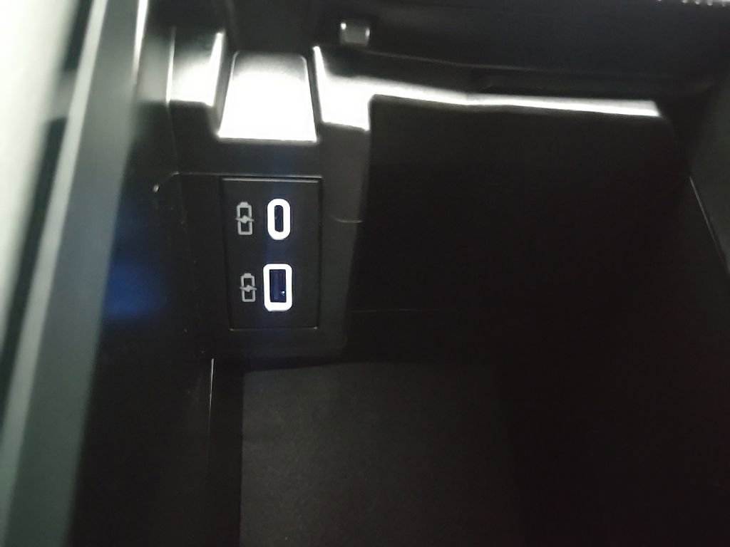 Used 2024 Toyota Sienna XLE image 60