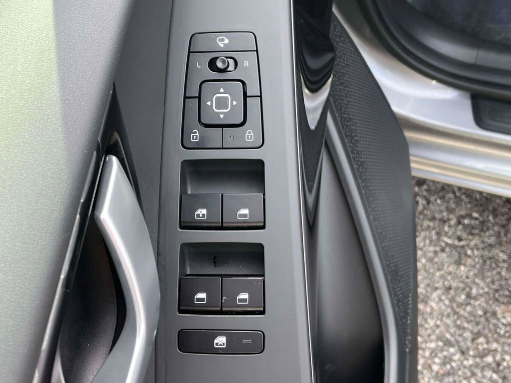 Used 2023 Kia Niro EX Touring image 14