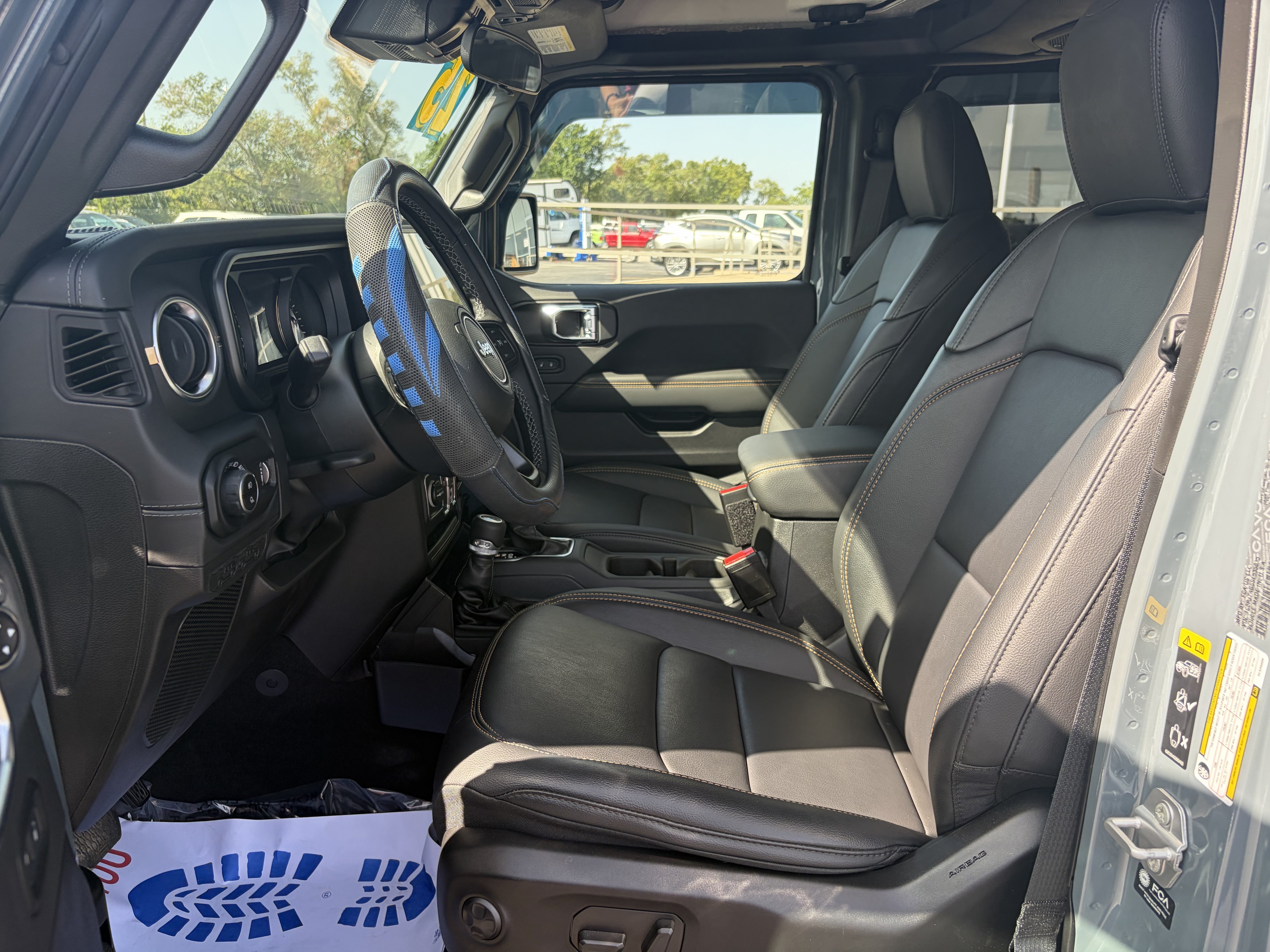 Used 2025 Jeep Gladiator Sport AWD/4WD image 18