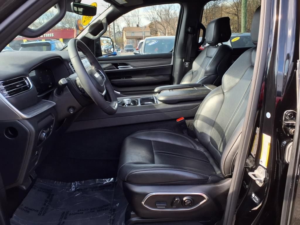Used 2023 Jeep Wagoneer L Series II AWD/4WD image 18
