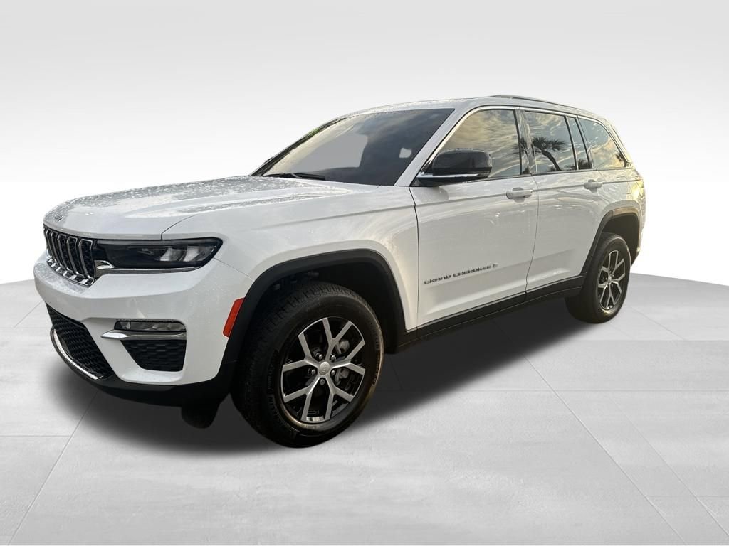 Used 2024 Jeep Grand Cherokee Limited image 3