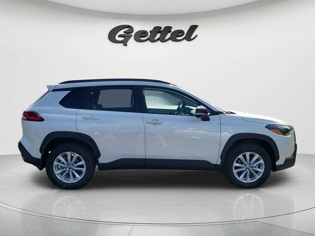 Used 2026 Toyota Corolla Cross LE FWD image 3
