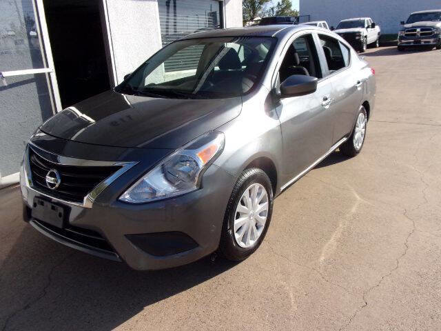 Used 2018 Nissan Versa SV image 4