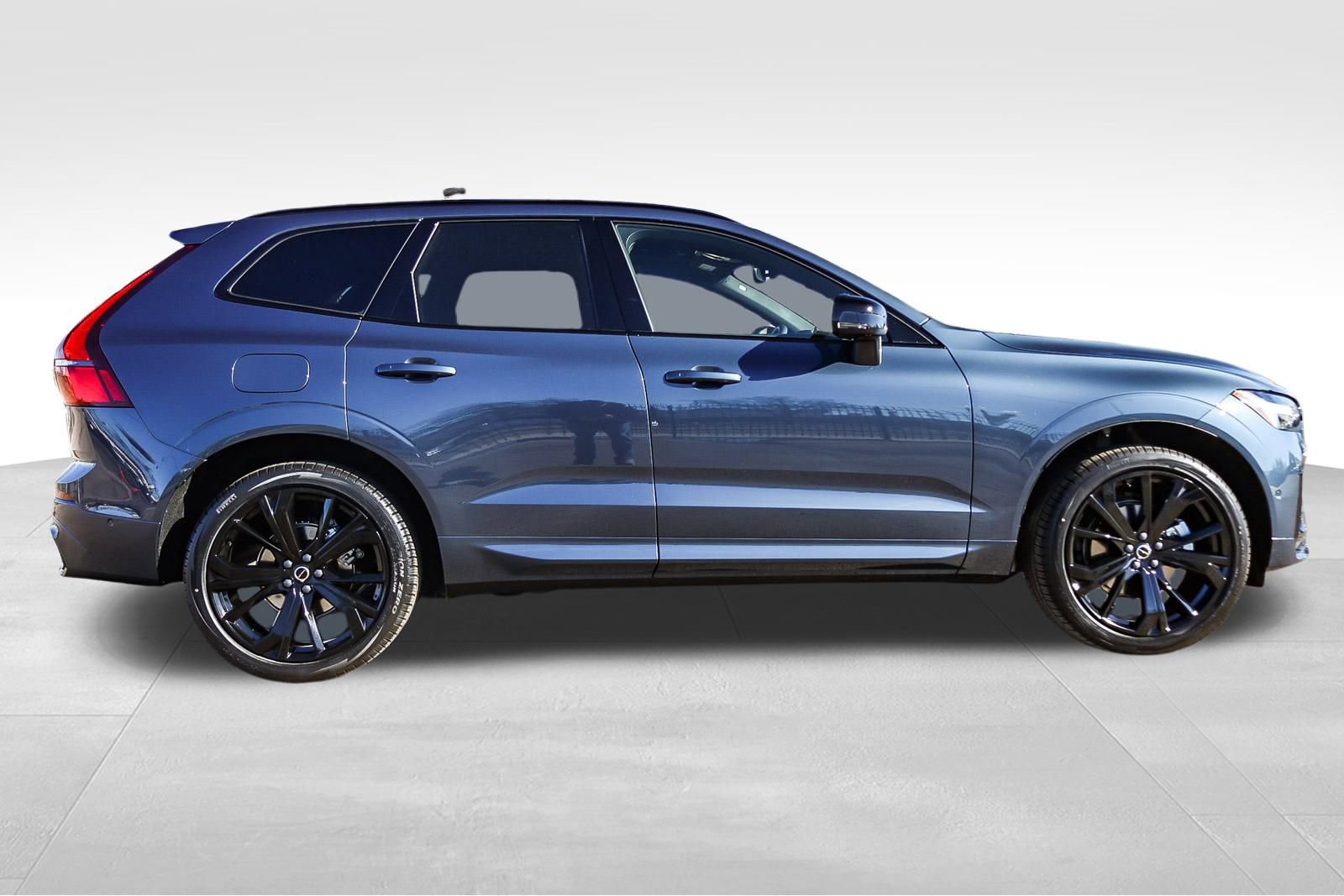 New 2026 Volvo XC60 B5 Ultra w/ Climate Package PRO image 4