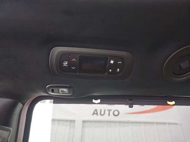 New 2026 Chrysler Pacifica Pinnacle w/ Trailer Tow Group AWD/4WD image 34