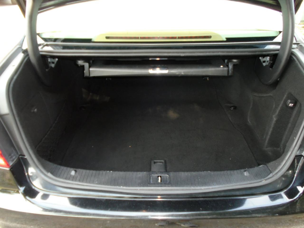 Used 2014 Mercedes-Benz E 350 Sedan image 25