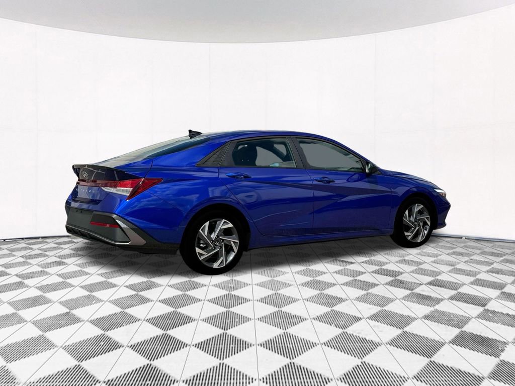 Used 2025 Hyundai Elantra Sport image 13