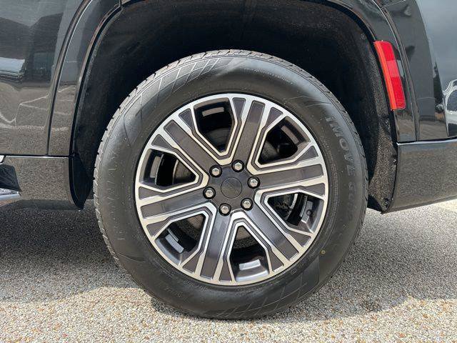 Certified 2024 Jeep Wagoneer Series II w/ Flexible Seating Group RWD image 61