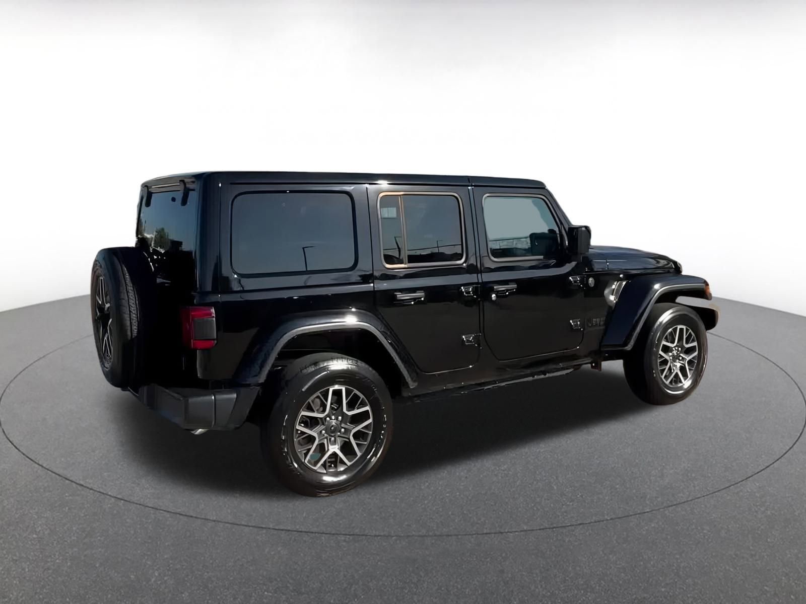 Used 2025 Jeep Wrangler Sahara image 11