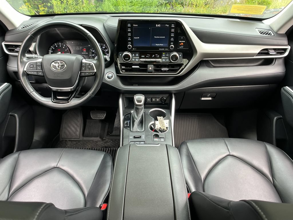 Used 2021 Toyota Highlander XLE AWD/4WD image 13