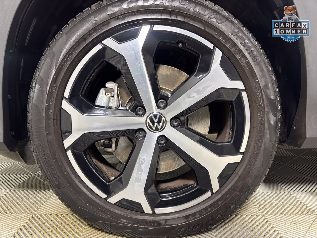 Used 2025 Volkswagen Tiguan SE AWD/4WD image 27