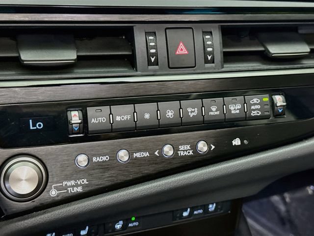 Used 2025 Lexus ES 300h w/ Premium Package FWD image 16