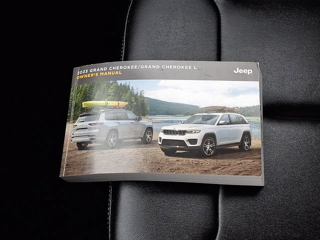 Used 2023 Jeep Grand Cherokee Limited AWD/4WD image 25