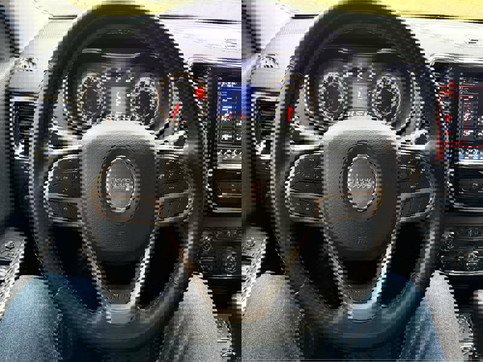 Used 2020 Jeep Cherokee Limited image 19