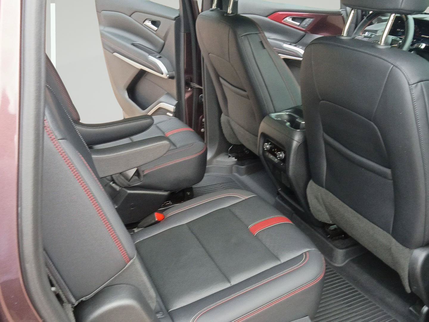 Used 2024 Chevrolet Traverse RS FWD image 47