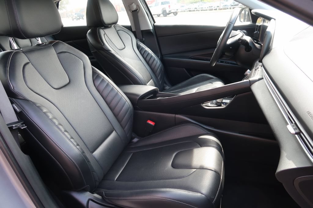 Used 2025 Hyundai Elantra Limited FWD image 9