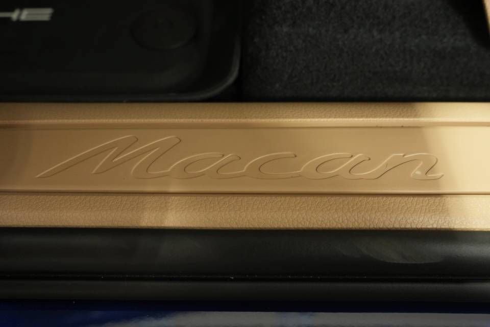 Certified 2026 Porsche Macan AWD/4WD image 31