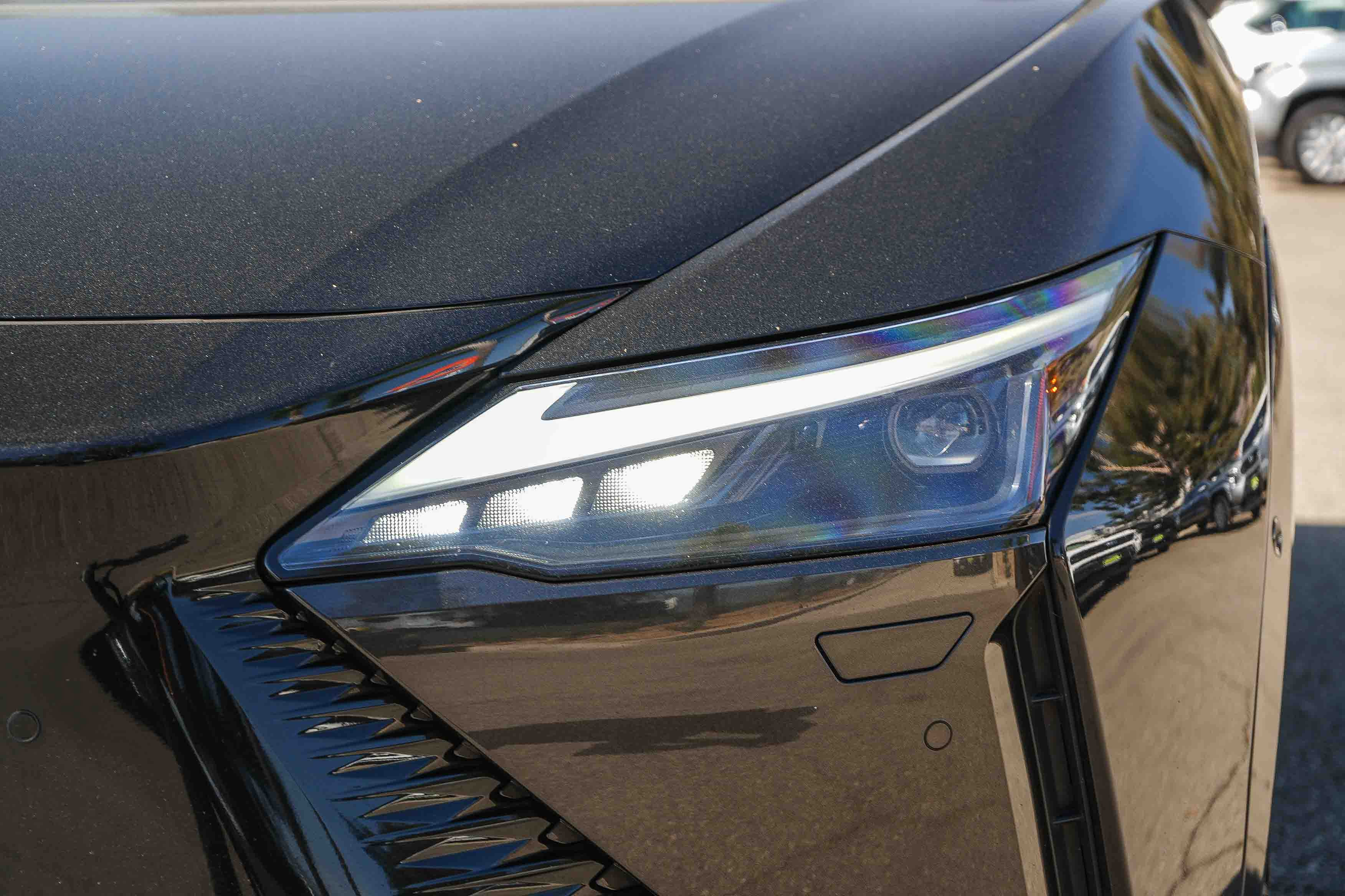 Used 2024 Lexus RZ 300e Premium w/ Technology Package FWD image 4
